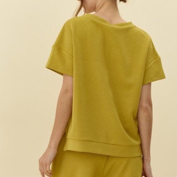 Textured Top - Picture 3 of 4